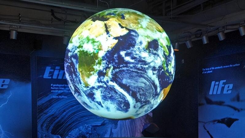 成都數(shù)字展廳|科技展廳中球幕投影的應(yīng)用怎么做？